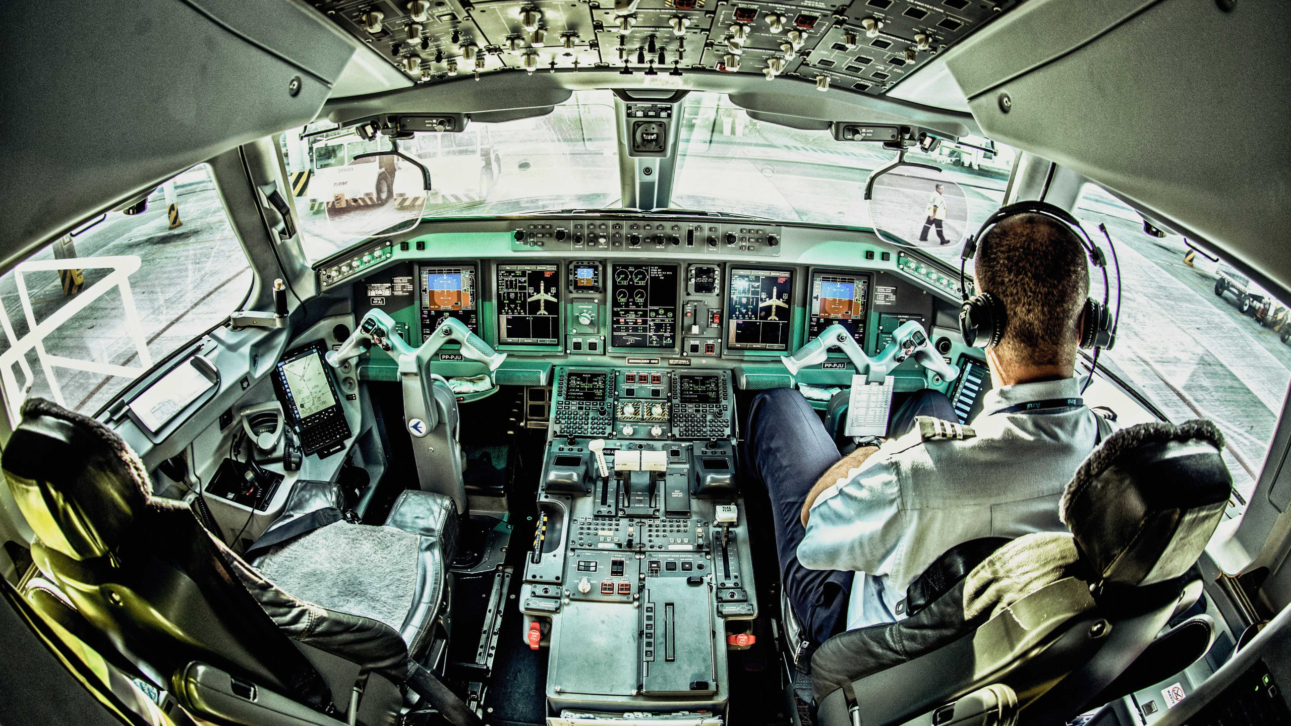 atpl-air-law-explained Two airline pilots in the flight deck — ATPL Air Law in practice